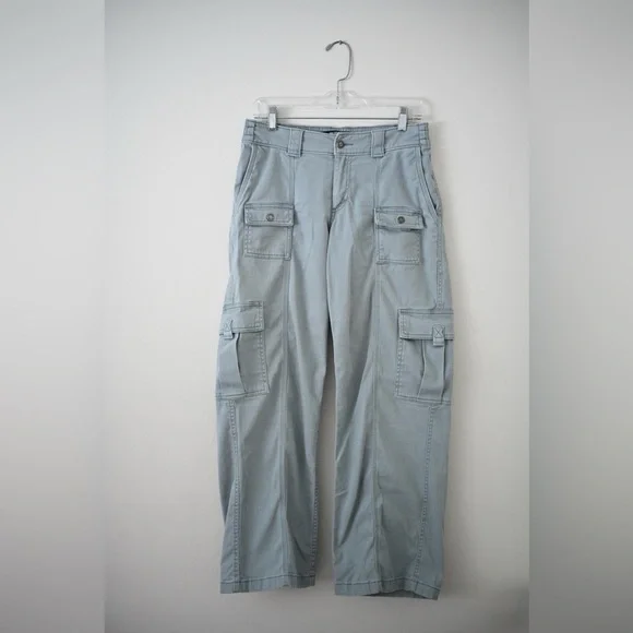 Hollister Women’s Light Gray Low-Rise Baggy Cargo Pants Sz 4R - Picture 2 of 16
